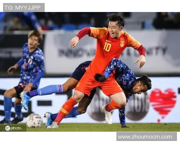 新疆足球队与国足激战正酣谁将赢得这场精彩对决