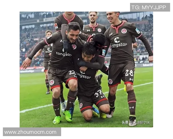 福冈黄队与赞岐釜球队的激烈对决展现足球魅力与团队精神 福冈黄队与赞岐釜球队的激烈对决展现足球魅力与团队精神