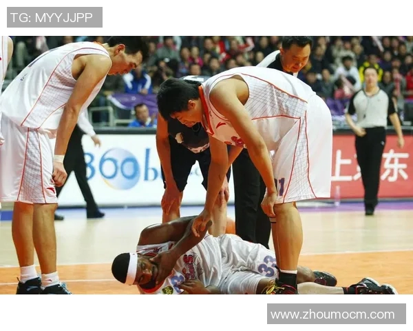 2017年CBA山东对阵广厦精彩比赛录像回顾与分析